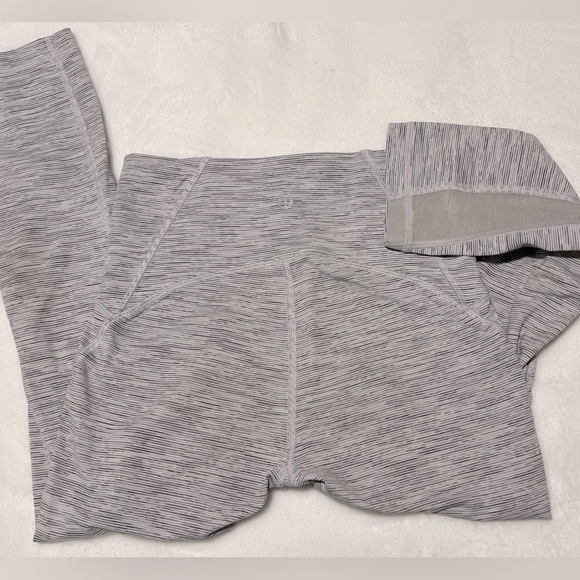 Lululemon Train Times 7/8 tight size 4 25” - Picture 5 of 9